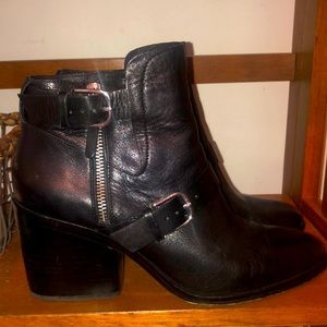 Pour la Victoire Leather Bootie